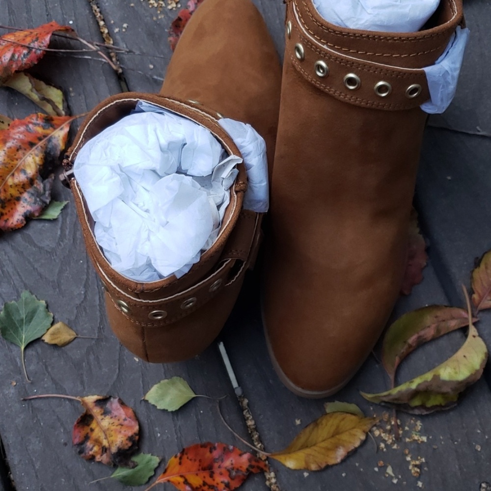 Maple Suede Booties - Picture 5 of 9